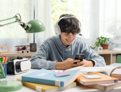 Comment retrouver une chanson en la fredonnant : astuces et techniques