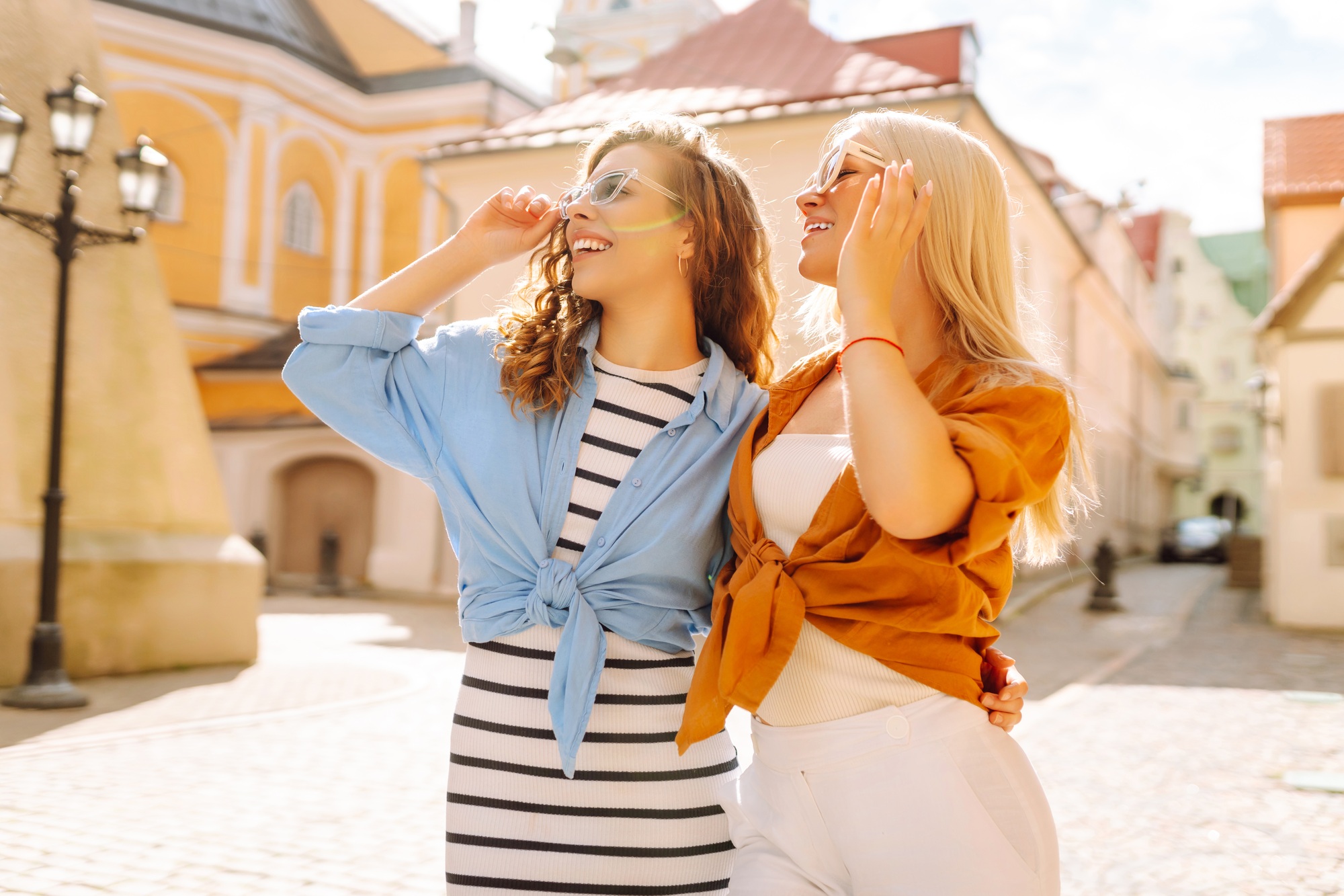 Happy two friends pose with a smile in the city. Travel, adventure concept.