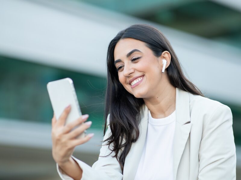 Top 5 des avantages de pourquoi utiliser Whatsapp plutôt que SMS avec vos amis
