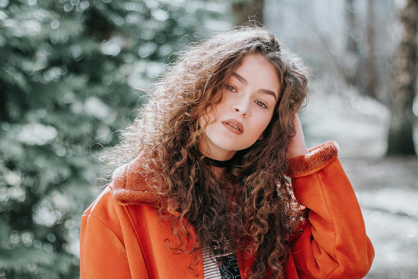 Soin cheveux frisés colorés