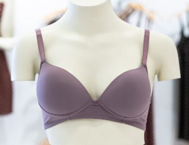 Le guide du soutien-gorge sans couture pour adolescente en été