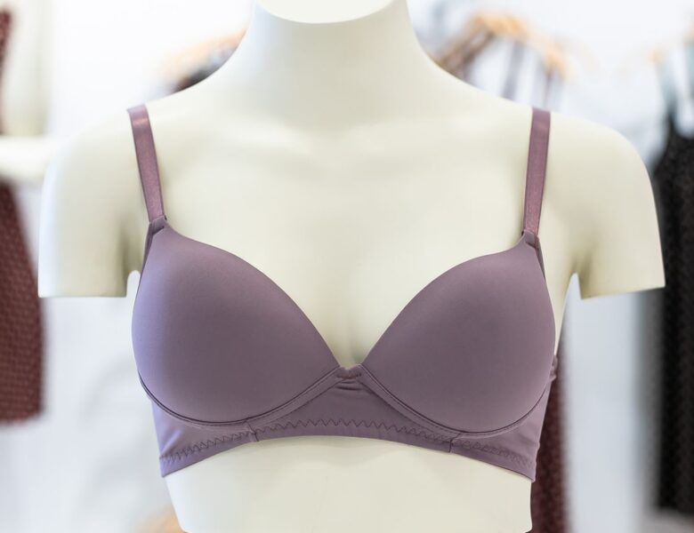 Le guide du soutien-gorge sans couture pour adolescente en été